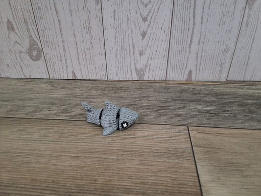 Mini Knitted shark articulated friend