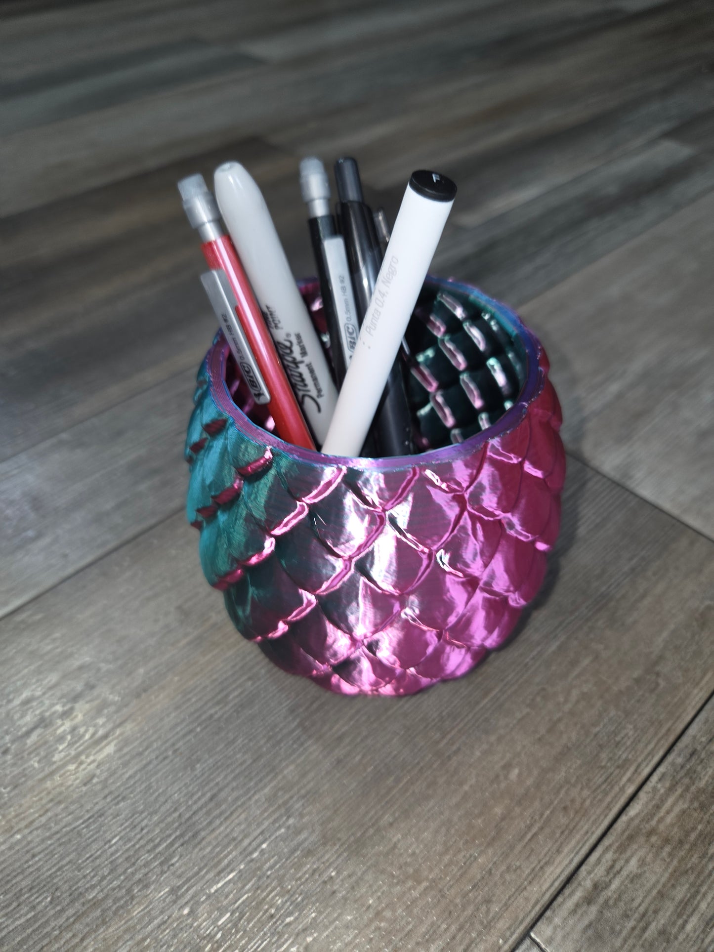 Color Changing Dragon Scale Pen Holder